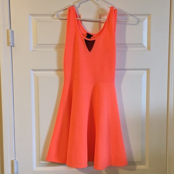 Rue21 Dresses & Skirts - Rue21 Coral Spring sleeveless Dress, Full skirt M